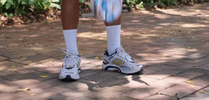 gif of a guy inrflating his soccerball easily with Auto Air